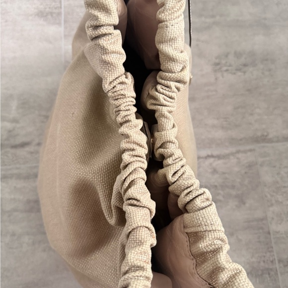 Michael Kors Annie Large Shoulder Tote - Picture 13 of 15